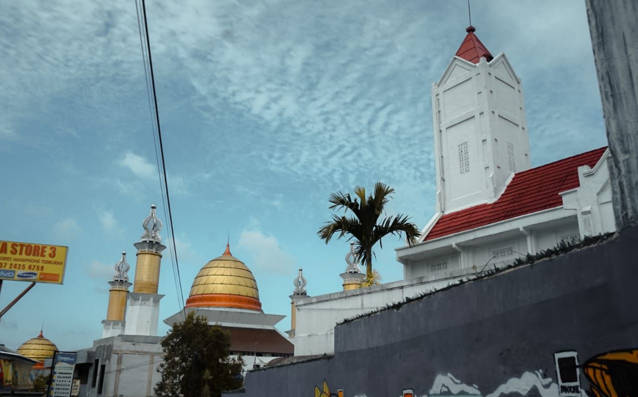 Masjid Agung Sukabumi dan Gereja Sidang Kristus Simbol Toleransi Kota Sukabumi