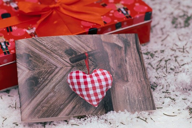Hadiah Valentine untuk Pacar Atau Istri Agar Dia Semakin Cinta