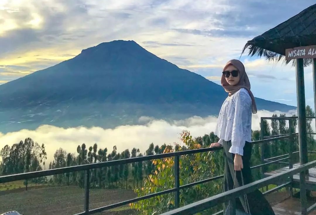 Foto Wisata Alam Posong Temanggung Tempat Berlibur dengan Panorama Pegunungan. Sumber: IG @anisyatria_