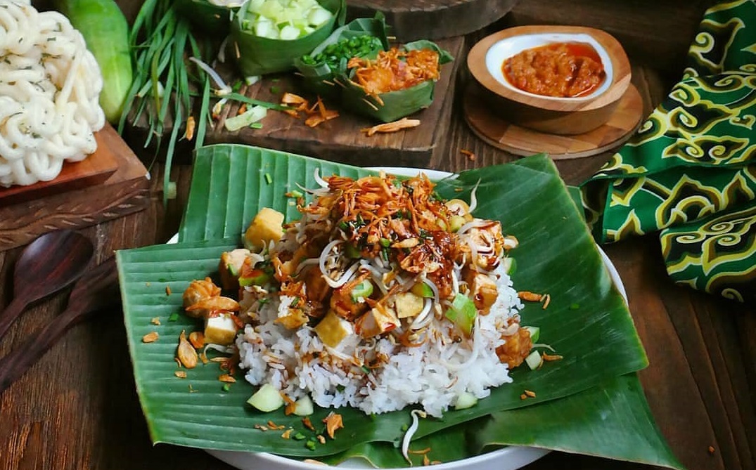 Makanan Khas Indramayu dari Nasi Lengko. Sumber @irfanqursyan