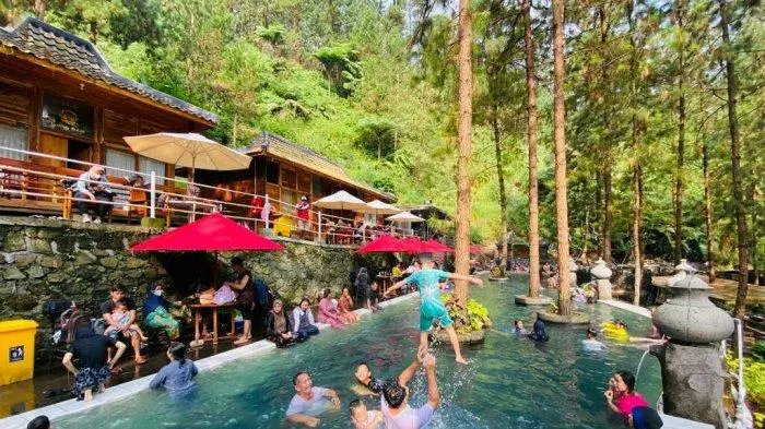 Wisata Guci Forest Hot Spring & Villa Tempat Menginap Nyaman di Tegal. Sumber Foto https://beritaterbaru.news/